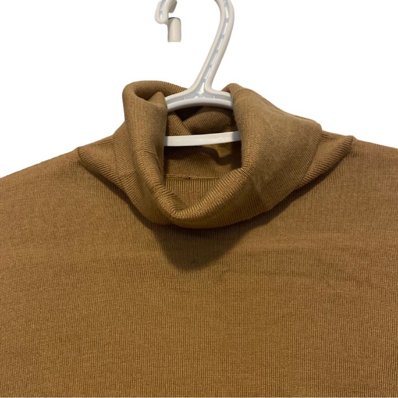 H&M | turtleneck sweater - Picture 2 of 3